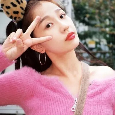 绿杨移作两家春